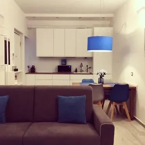 brand-new-stylish-apartment-in-navigli-area.italymilanhotels.net/